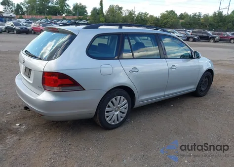 2011 Volkswagen Jetta Sportwagen 2.5L S z USA, uszkodzony, nr VIN 3VWPZ7AJ8BM700205